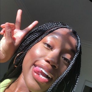 Meet your Posher, Shawnia